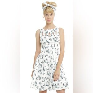 Hot Topic 50s Swing Dress White Scull Floral Stretch Cotton Lined Tulle NWT S